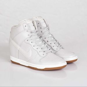 Nike Women’s Dunk Sky Hi Essential